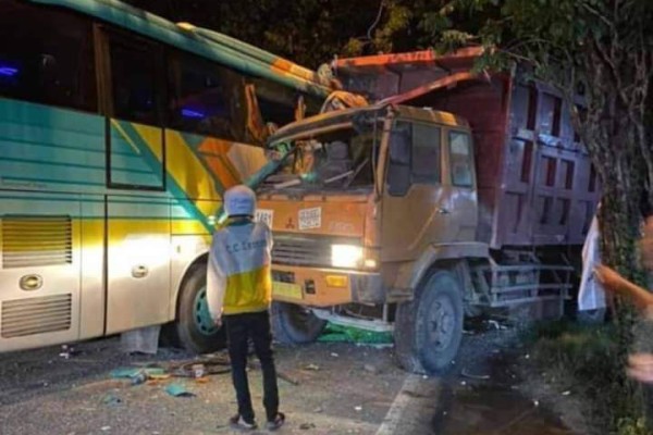 Kronologi Lengkap Laka Maut Bus Vs Truk Di Gresik 6381