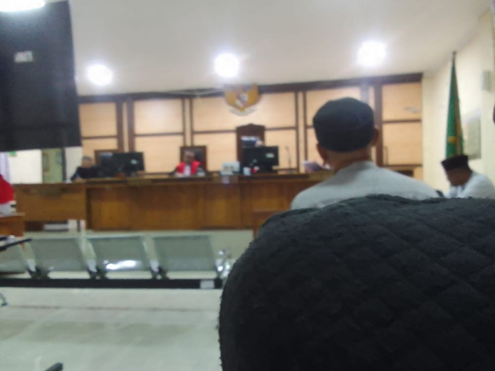 Rekan Jadi Tersangka Tipilu, Forum Kades Lotim Demo di Kantor Bawaslu