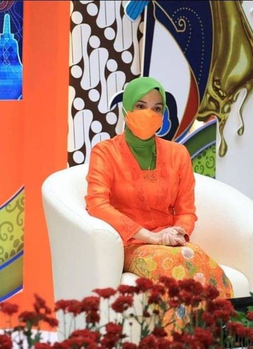 10 Kebaya Siti Atikoh, Istri Ganjar Yang Selalu Anggun!