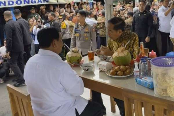 Jokowi Makan Bakso Bareng Prabowo Di Pinggir Jalan Magelang