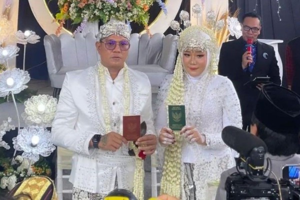 Lepast Status Duda, 7 Potret Akad Nikah Andika Kangen Band