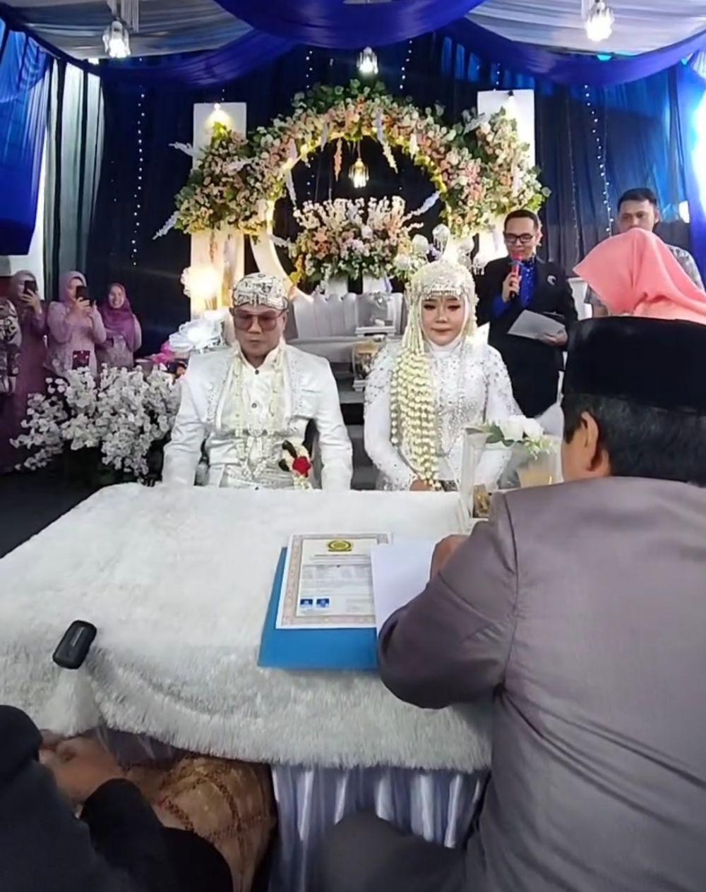 Lepast Status Duda, 7 Potret Akad Nikah Andika Kangen Band