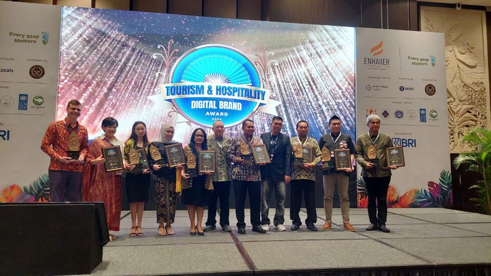 Prodi Pariwisata Fakultas Bisnis LSPR mendapatkan penghargaan “The Best Digital Activities in Tourism School" 