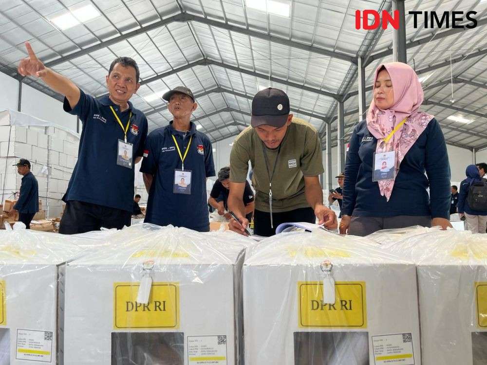 Dibungkus Plastik, KPU Semarang Mulai Distribusikan Logistik