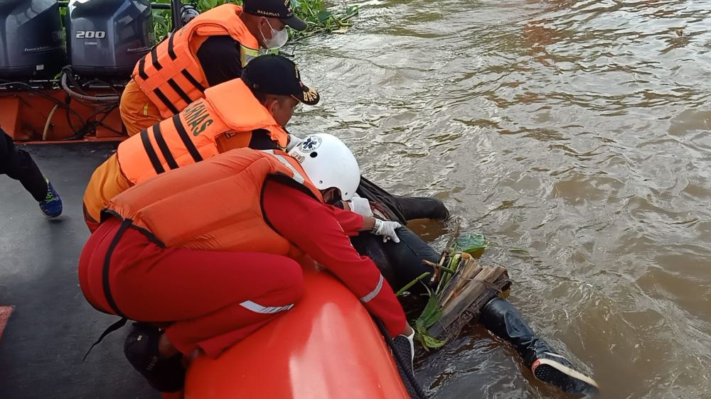 Empat Hari Hilang, Jasad Pemuda Ditemukan Mengapung di Sungai Musi