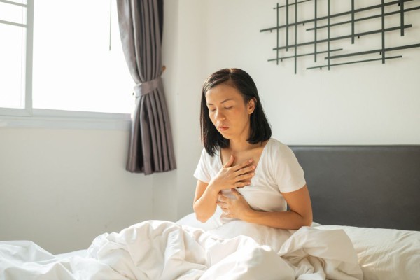 9 Penyebab Nyeri Dada saat Bangun Tidur, Bisa Jadi Masalah Jantung!