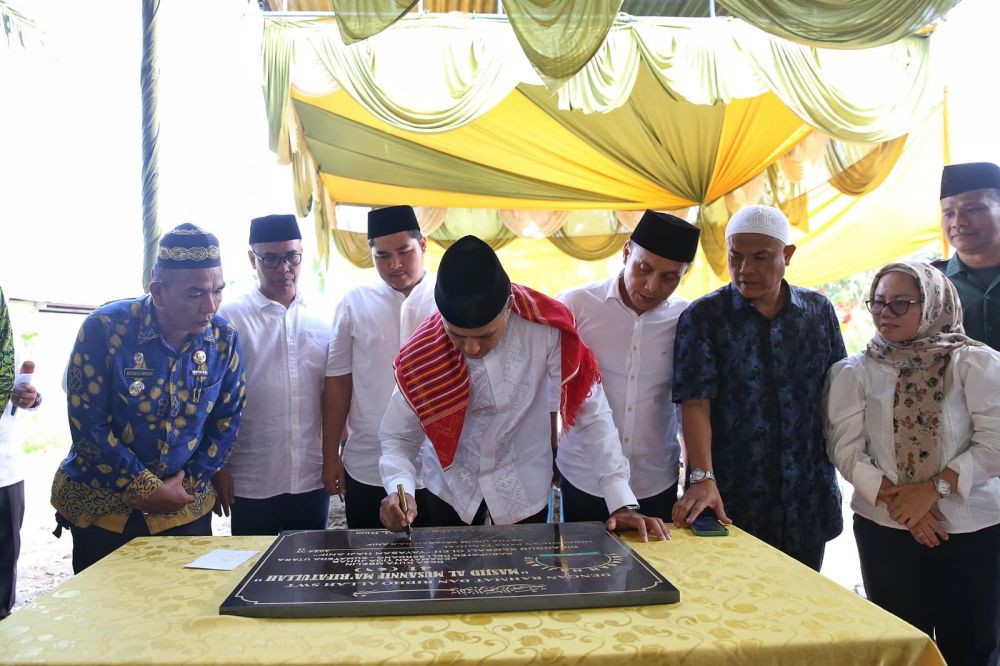 Resmikan Masjid, Petani Berikan Hasil Panen Untuk Ijeck