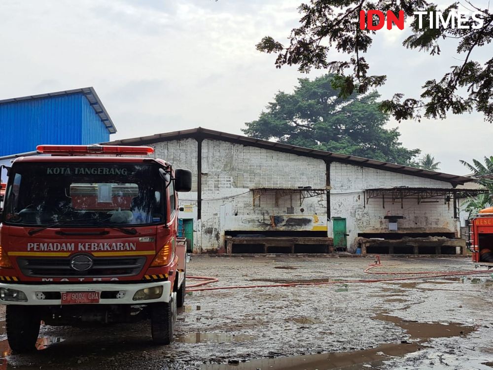 Gas Diduga dari Pabrik Es Bocor, Puluhan Orang Dilarikan ke IGD