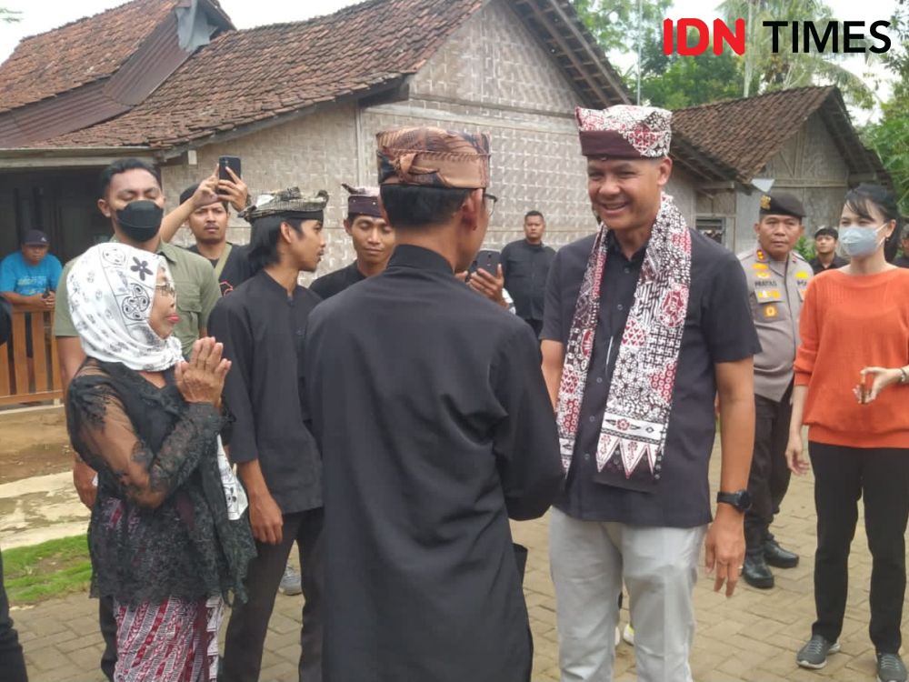 Momen Ganjar Ngopi dan Ngakak Bareng Suku Using Banyuwangi