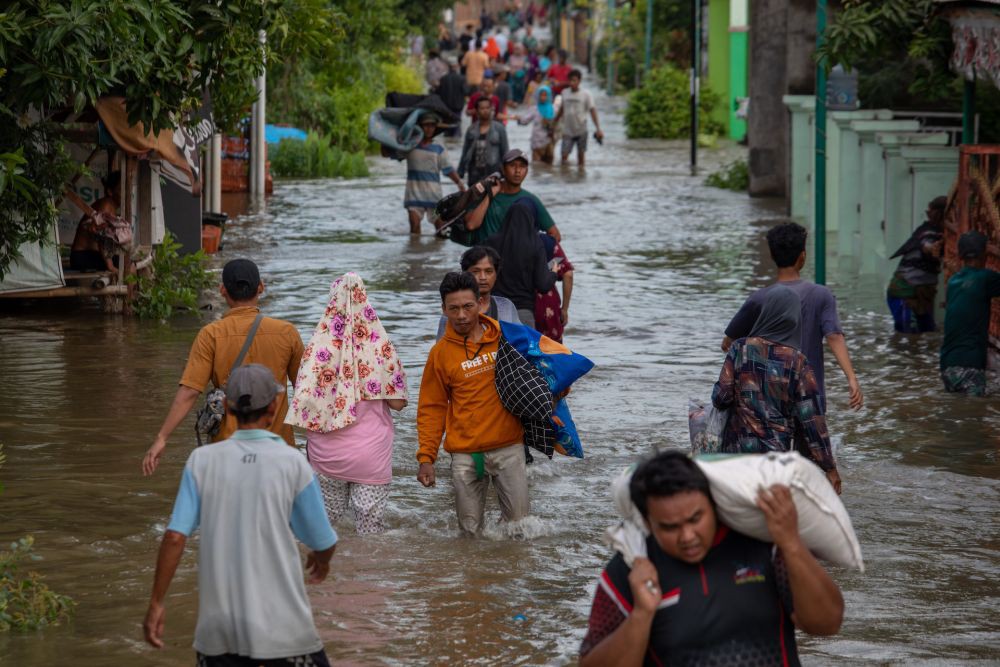 10 Potret Banjir Demak yang Putuskan Jalur Pantura Kudus