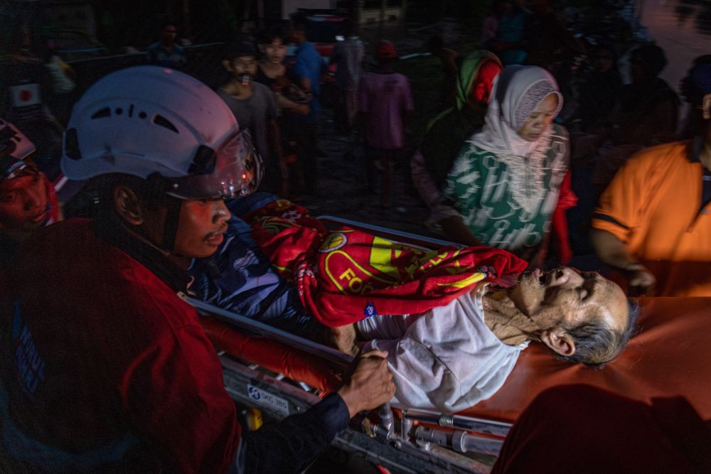 10 Potret Banjir Demak yang Putuskan Jalur Pantura Kudus