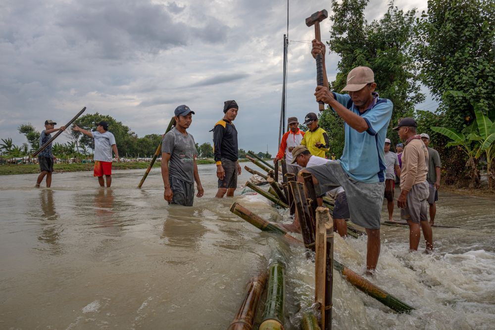 10 Potret Banjir Demak yang Putuskan Jalur Pantura Kudus