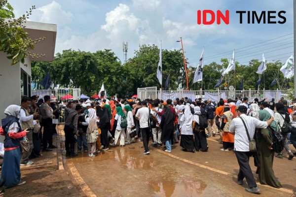 Kampanye Akbar AMIN di JIS Ramai, Banyak Warga Berdesakan Keluar