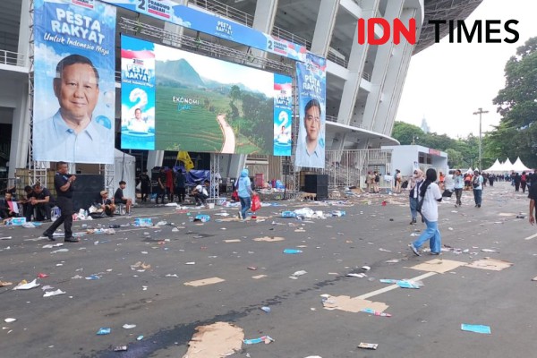 Usai Kampanye Akbar Prabowo-Gibran, Sampah Berserakan di GBK