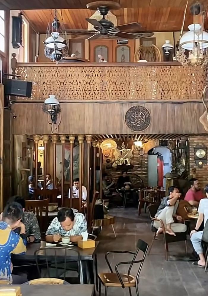 Tempat Nongkrong Cozy, 5 Rekomendasi Kafe Hidden Gems Berkonsep Kayu