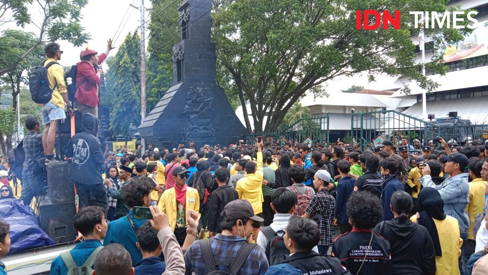 Unjuk Rasa BEM Kota Semarang, Mahasiswa: Jokowi Bangun Dinasti Politik