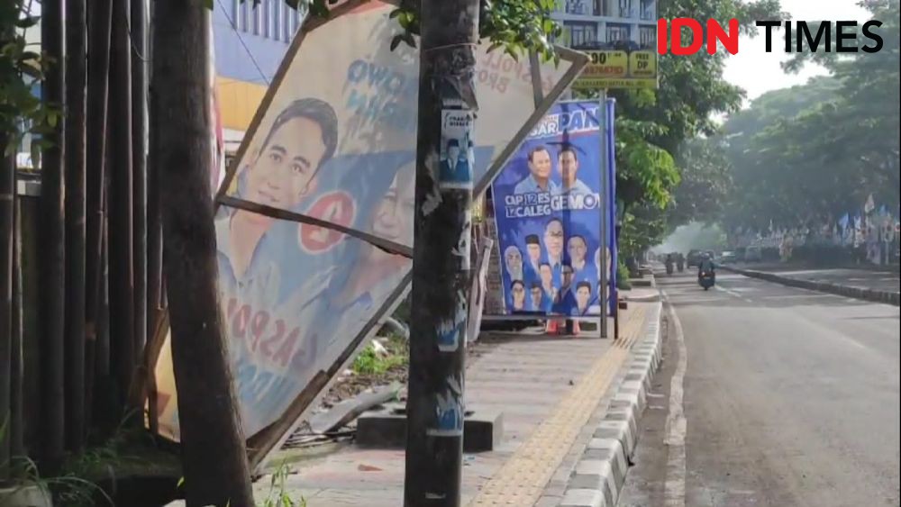 Bawaslu Jabar Kesulitan Copot APK Capres di Kota Bandung