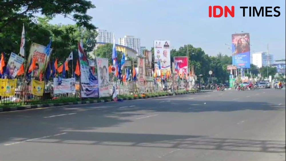 Bawaslu Jabar Kesulitan Copot APK Capres di Kota Bandung