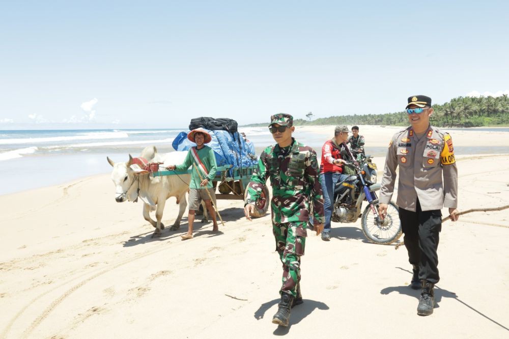 Melihat Distribusi Logistik Pemilu 2024 di Daerah Terpencil Lampung