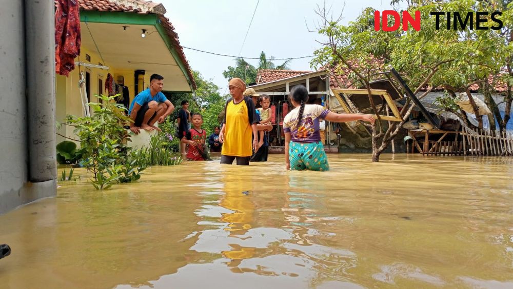 Satu Warga Sumedang Meninggal saat Banjir Menerjang 