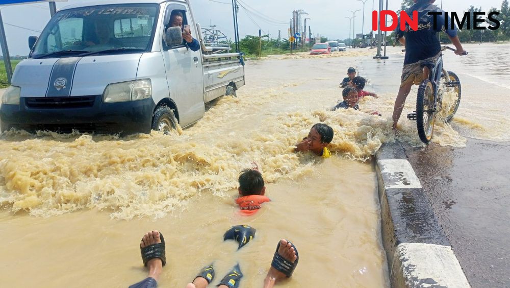 [FOTO] Suasana Banjir di Gerbang Tol Kertajati Tol Cipali Majalengka 