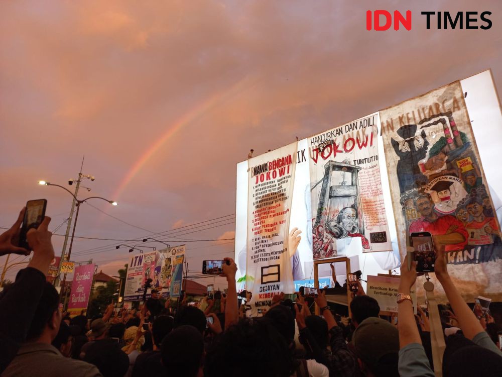 Teatrikal Hukum Pancung Jokowi Tutup Aksi Gejayan Kembali Memanggil