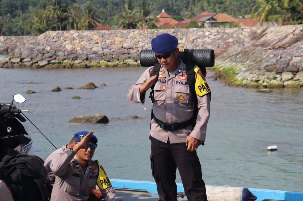 Logistik Pemilu 2024 Tiba di Pulau Sebesi, Dekat Gunung Anak Krakatau