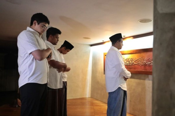 Anies Awali Hari Pencoblosan Pemilu 2024 dengan Salat Subuh Berjamaah