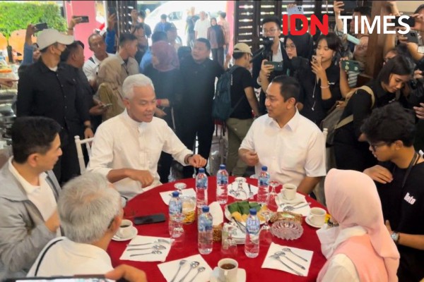Ganjar Berangkat ke TPS Bareng Wali Kota Semarang dan Kepala LKPP