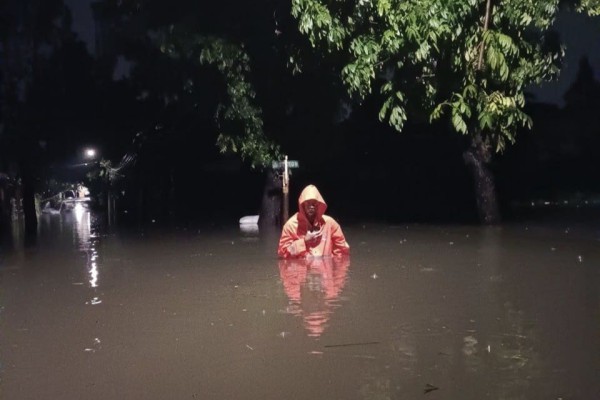 Jakbar Banjir Jelang Pencoblosan, Ketinggian Air hingga 1 Meter