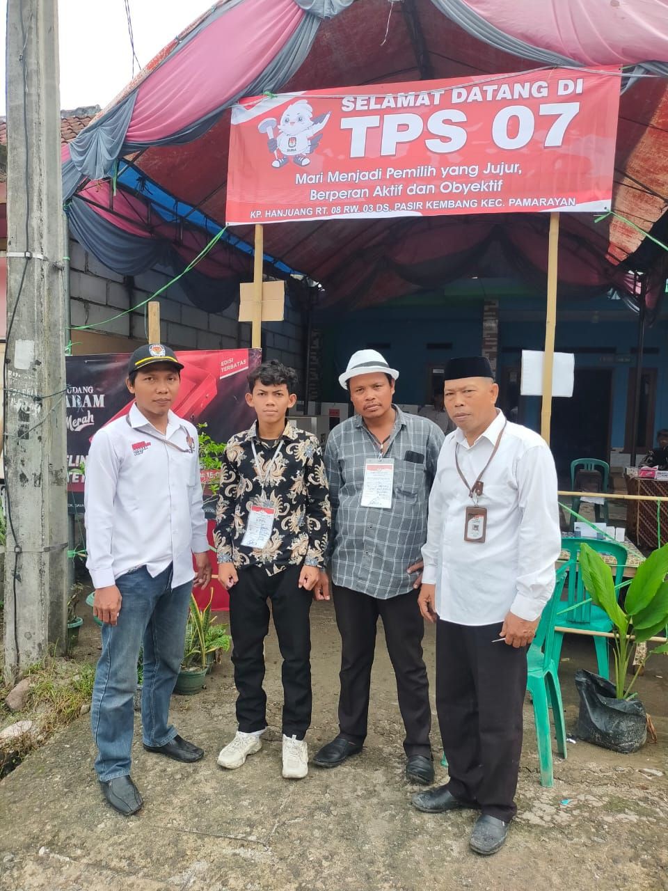 Pakai Seragam Biru Khas Prabowo-Gibran, Petugas KPPS di Serang Ditegur