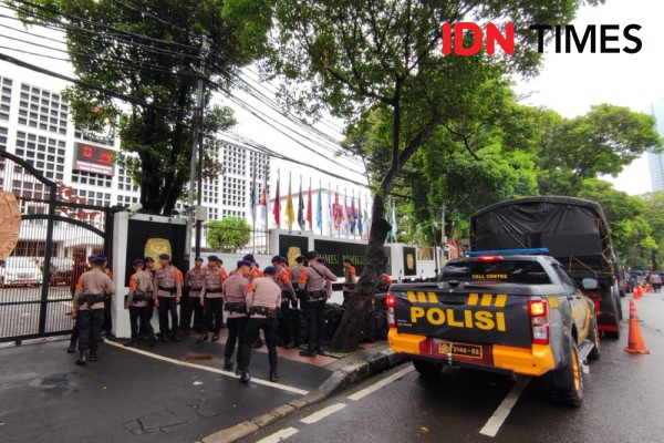 Hari Pencoblosan Pemilu, Kantor KPU Dijaga Brimob dan Anjing Pelacak