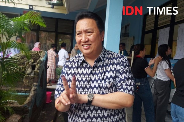 Sama dengan Erick, Boy Thohir Salam 2 Jari Usai Nyoblos