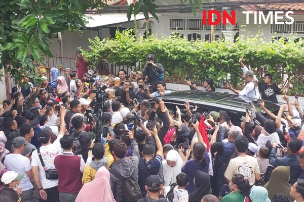 Usai Nyoblos, Rumah Anies Didatangi Ratusan Pendukung