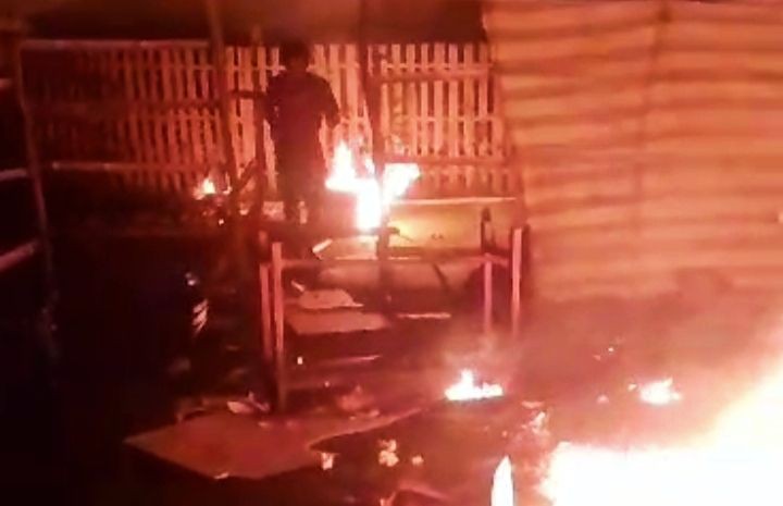 Polisi Buru 10 Tersangka yang Membakar 68 Kotak Suara di Bima