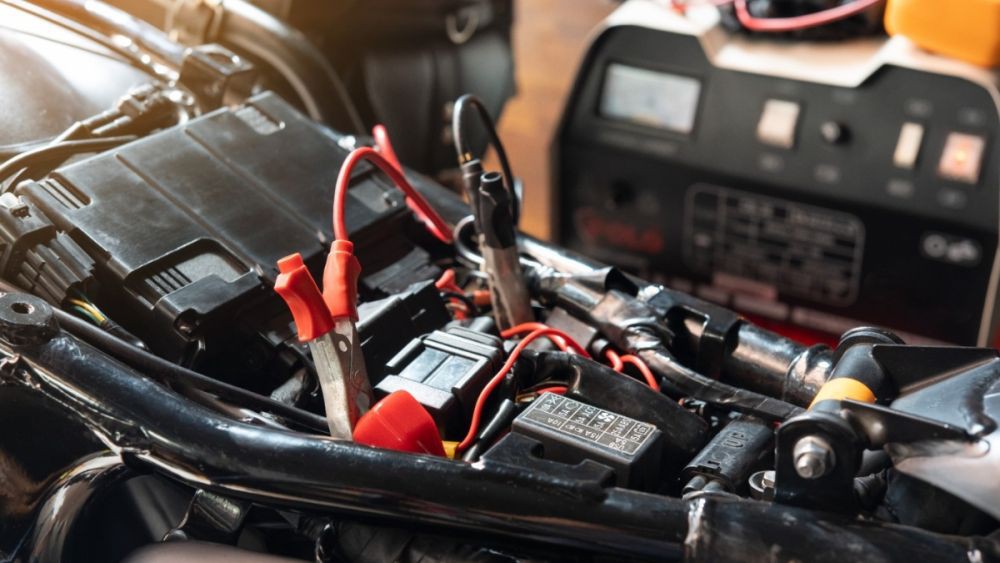 5 Cara Cas Aki Motor, Ternyata Caranya Mudah!