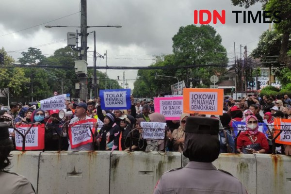 Demo Tolak Hasil Quick Count, Relawan Anies Tuding KPU Curang