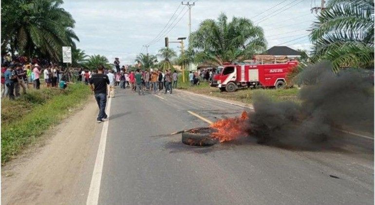 Komisioner KPU Muratara Diserang Massa Saat Blokir Jalinsum
