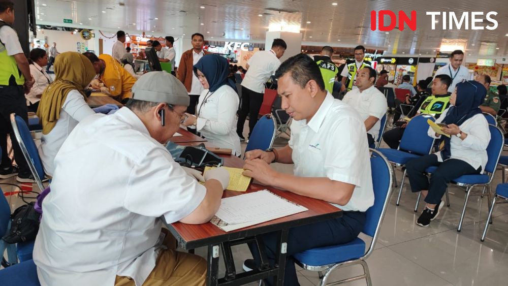 Pegawai Bandara Ahmad Yani Bantu PMI Kumpulkan 50 Kantong Darah