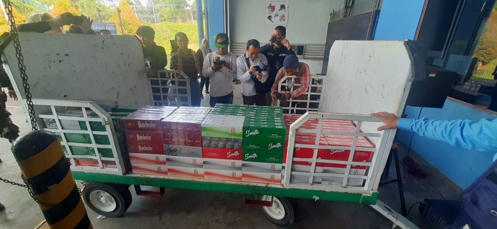 Avsec Bandara SMB II Palembang Gagalkan Penyelundupan Rokok Ilegal 