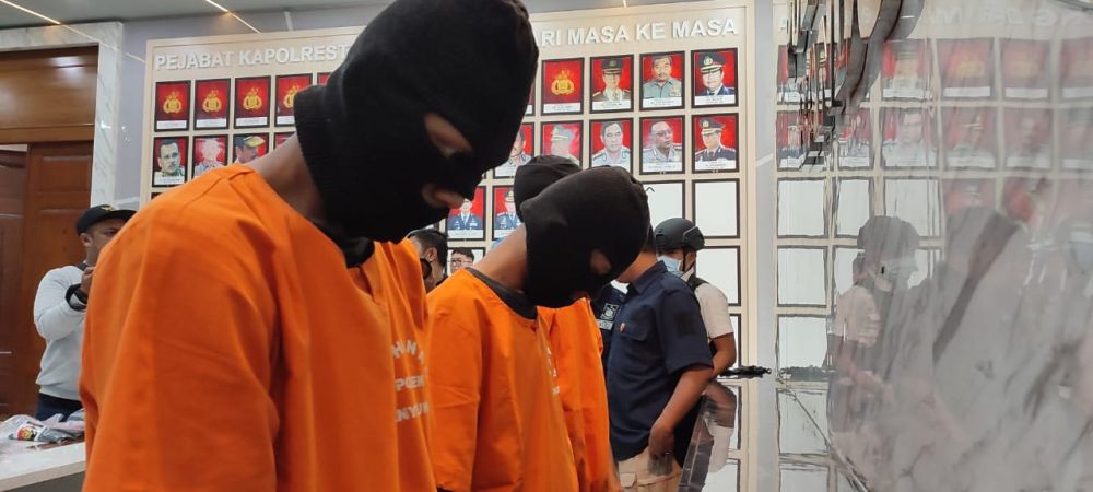 Sasar Mahasiswi Bandung, Polisi Ringkus Tiga Jambret Bersenjata Golok