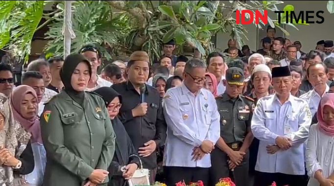 Budhi Sarwono Eks Bupati Banjarnegara Dimakamkan di TPU Karangtengah
