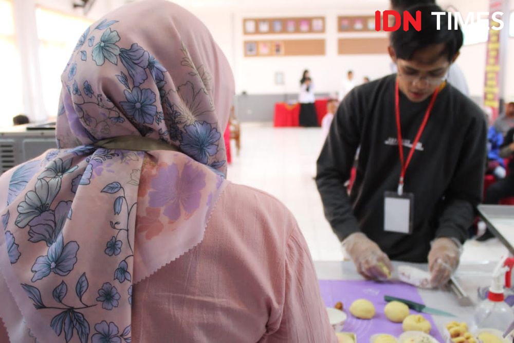 Potret Napi Binaan Bapas Semarang Tekun Latihan Bikin Kue