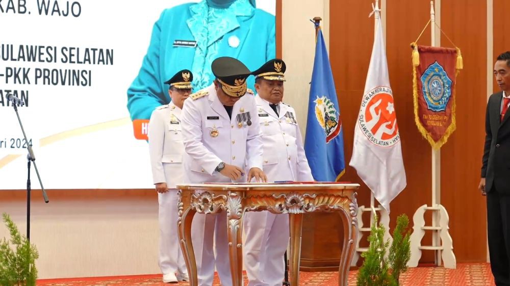 Lantik Pj Bupati Luwu dan Wajo, Bahtiar Tekankan Pengendalian Inflasi