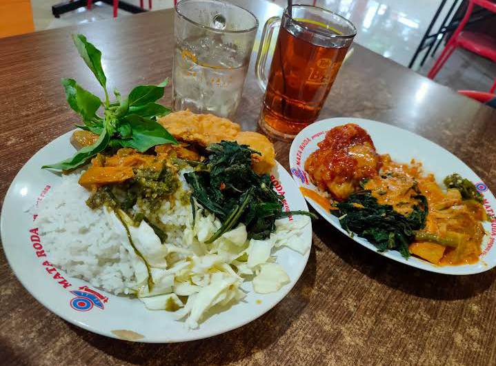 6 Tempat Makan Nasi Padang Enak di Jogja, Kenyangnya Seharian