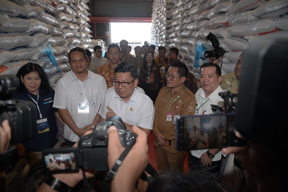 Jokowi Salurkan Langsung Bantuan Beras di Bitung Sulawesi Utara