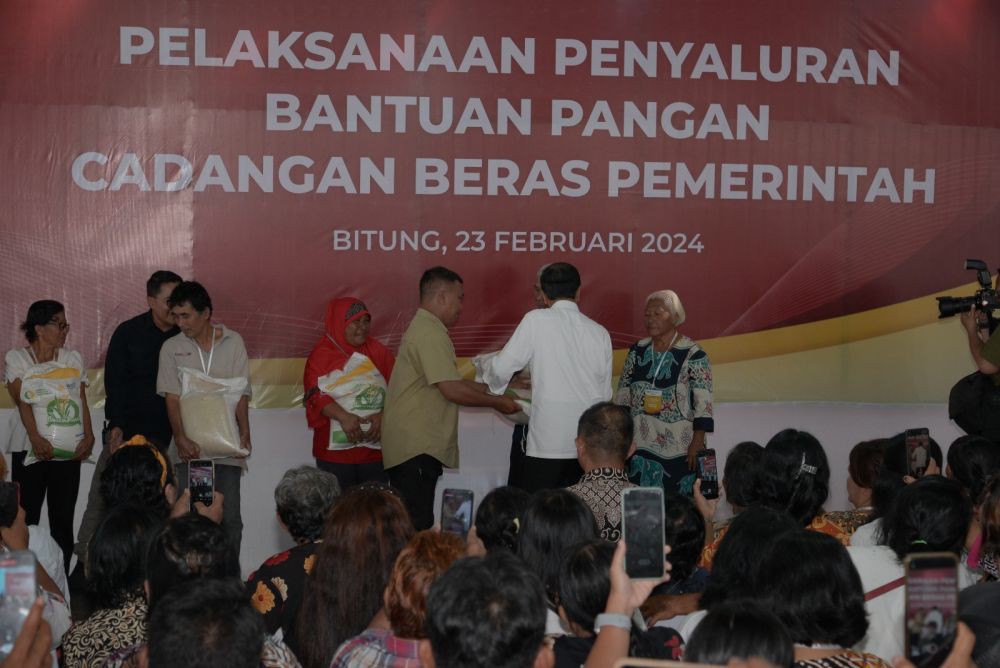 Jokowi Salurkan Langsung Bantuan Beras di Bitung Sulawesi Utara