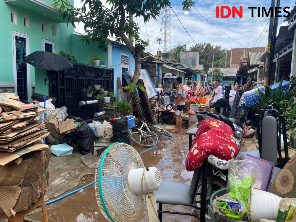 Cerita Warga Lampung Rumah Kebanjiran, Kini Fokus Bersihkan Perabotan