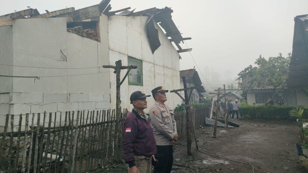 Bantuan Berdatangan bagi Warga Terdampak Puting Beliung di Bandung