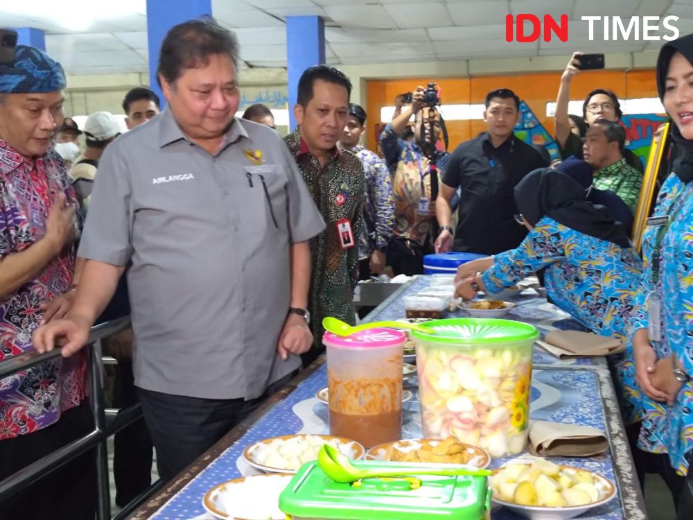 Makan Siang Gratis Rp15 Ribu, Ibu Kantin di Tangerang Putar Otak